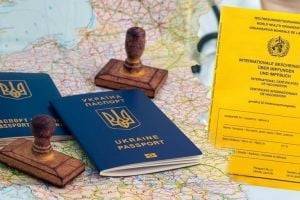 В Украине вводят жёлтый и зелёный паспорта COVID-вакцинации