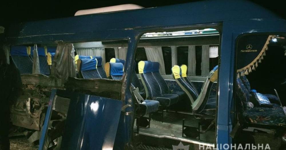 По дороге из Умани в "Борисполь" микроавтобус с паломниками-хасидами попал в ДТП: один человек погиб
