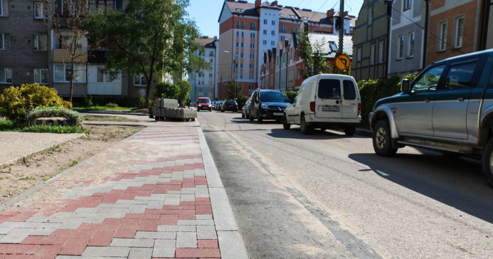 На Невского при реконструкции дворов расширили дорогу за счёт тротуара (фото)