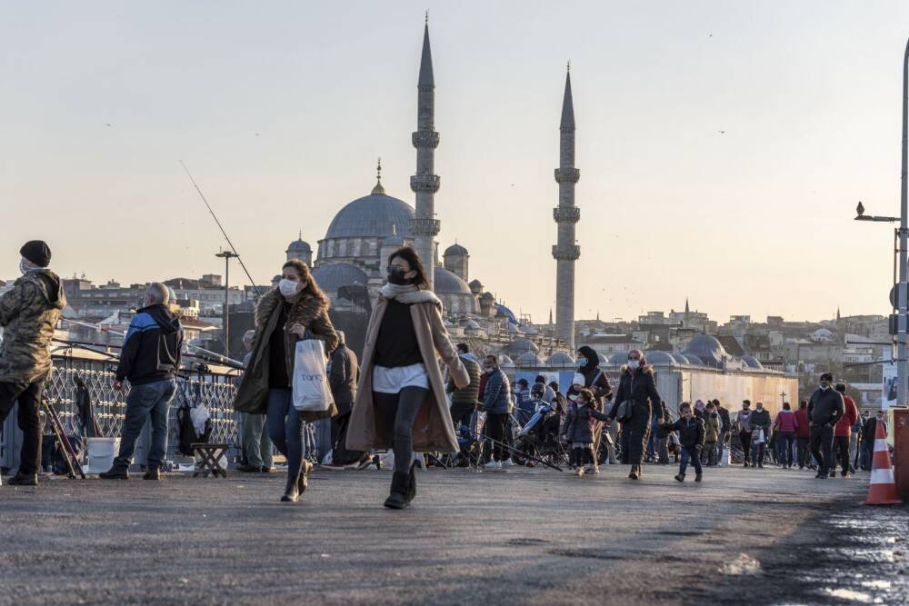 Свыше 40 тыс. новых случаев заражения коронавирусом выявлено в Турции