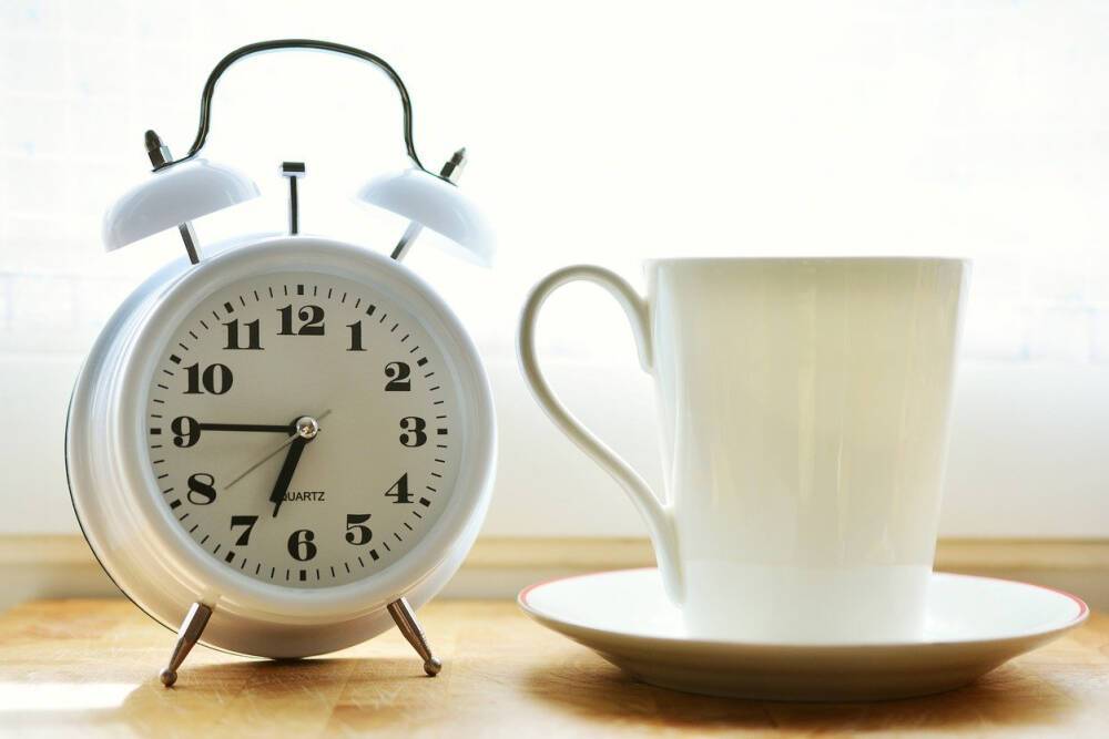 Сомнолог назвал способ, как быстрее адаптироваться к рабочим будням после праздников