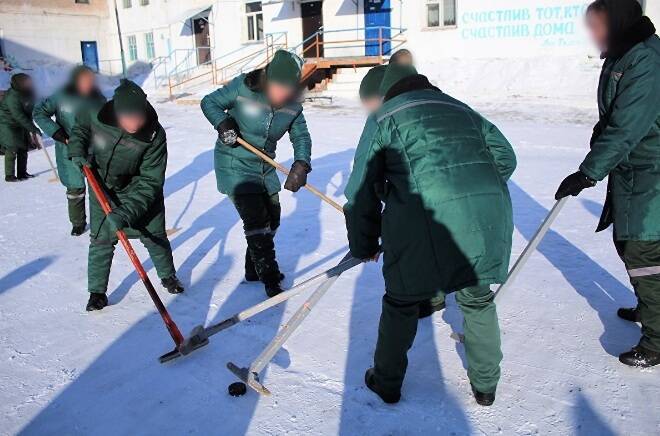 Бурятская ФСИН рассказала о хоккейном соревновании со швабрами в женской колонии