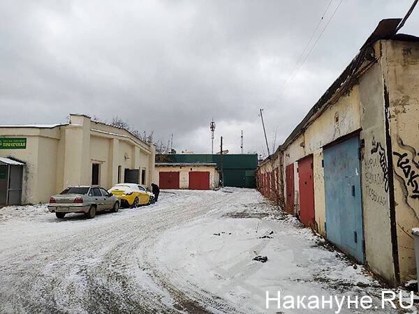 В гараже в Екатеринбурге нашли два трупа. Силовики думают, что это не криминал