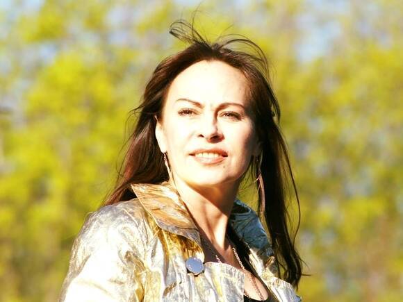 «Мне больно»: пострадавшая при пожаре певица Марина Хлебникова рассказала о своем состоянии