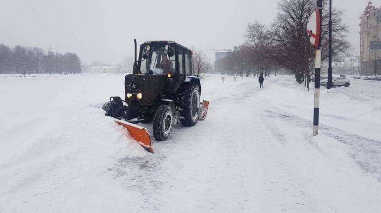 Дрозденко поручил разобраться с плохой уборкой снега в Ленобласти во время январских каникул
