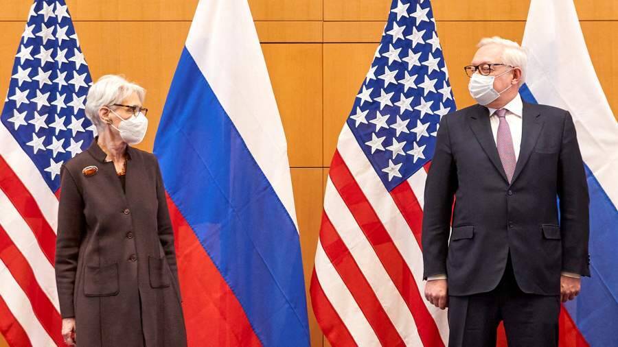 Главы делегаций РФ и США не стали пожимать руки на переговорах в Женеве