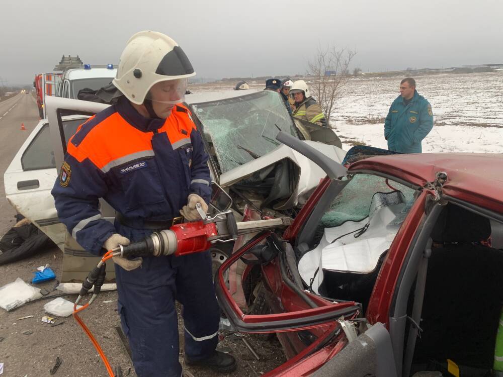 Десятки авто разбилось на трассах в Ростовской обалсти из-за гололеда