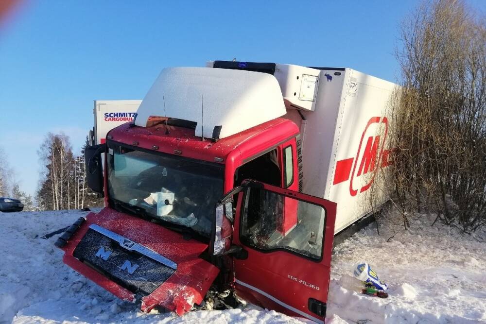 На трассе в Ивановской области в аварии умерли три человека