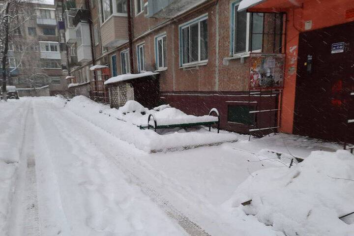 Уборка снега в брянских дворах вызвала нарекания жилинспекции