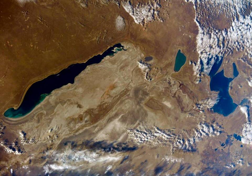 Арал, который мы потеряли. Российский космонавт опубликовал фото Аральского моря, сделанное с борта МКС