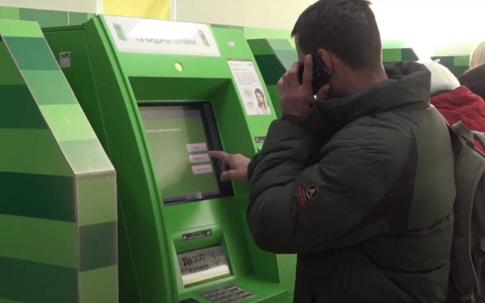 "Сюрприз" от ПриватБанка: с банковских карт украинцев "испаряются" деньги, подробности скандала