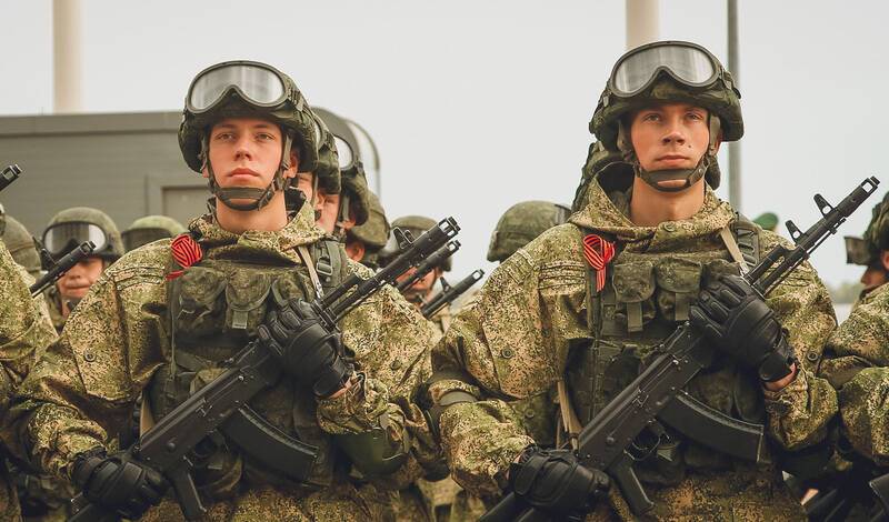 Минобороны направило солдат на новые учения на границе с Украиной