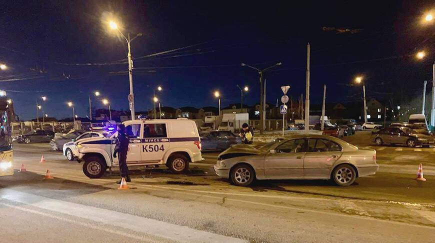 В Минске столкнулись "БМВ" и милицейский автомобиль
