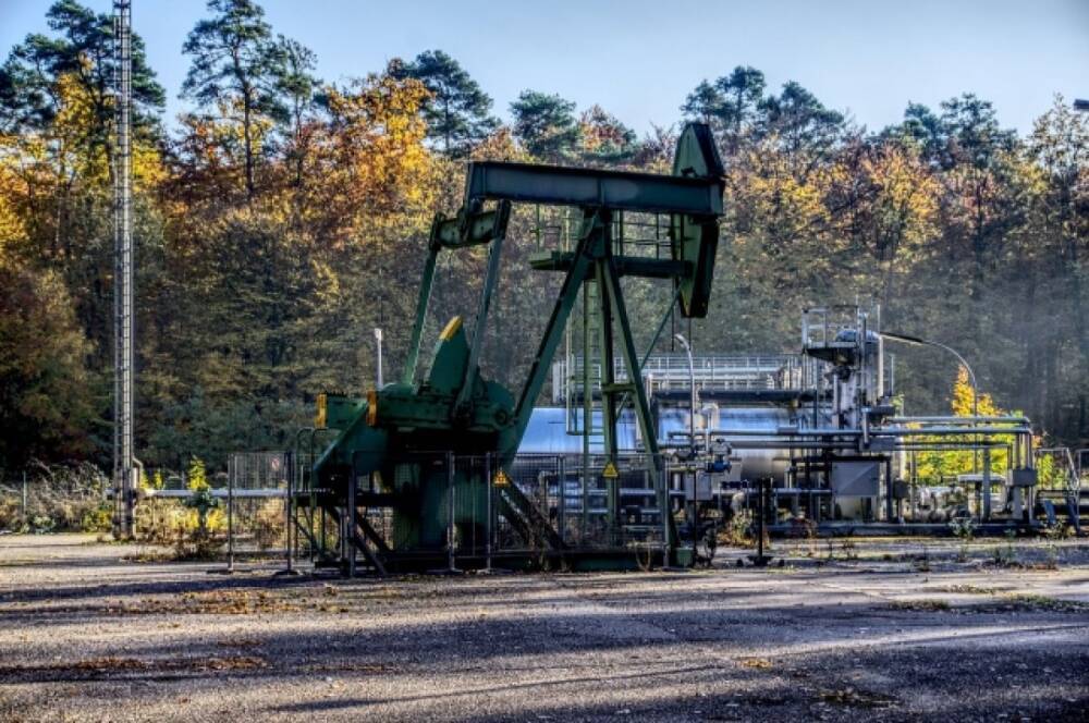 Цена нефти Brent превысила 83 доллара за баррель впервые с 16 ноября