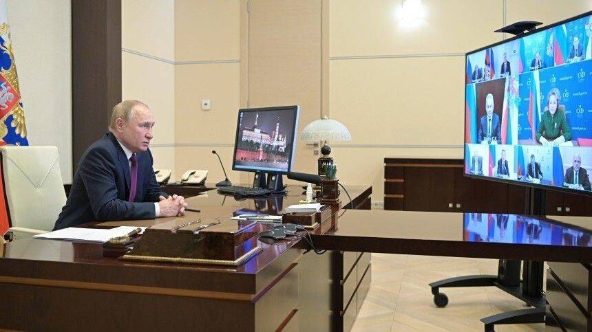 Путин обсудил с Совбезом вопросы социально-экономической сферы