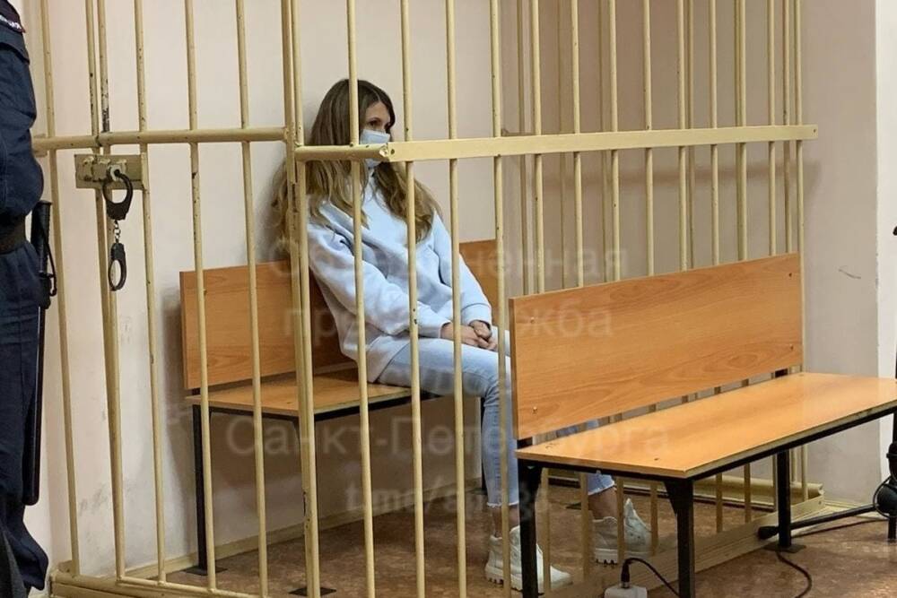 Петербургский суд оставил жену владельца «Рив Гош» Инну Мейер под домашним арестом