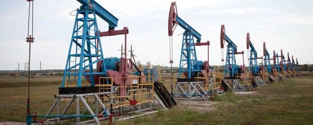 Стоимость нефти марки Brent превысила 83 доллара за баррель впервые с 16 ноября