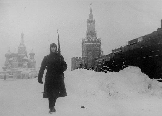 Военное положение в Москве: что запрещено было делать жителям столицы - Русская семерка