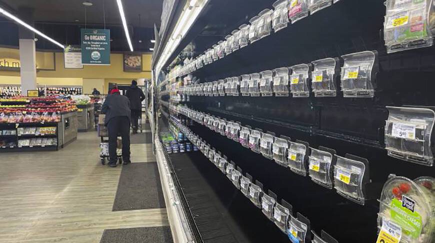 Покупательская паника в США: на фоне распространения омикрон-штамма опустели полки супермаркетов