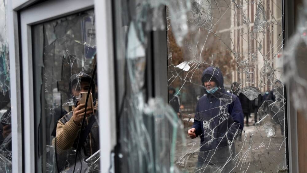 В Алматы за сутки задержаны 1700 участников протестов