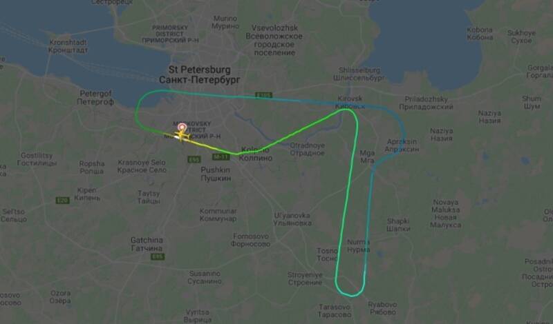 Летевший в Санкт-Петербург самолет вынужденно вернулся в аэропорт Екатеринбурга