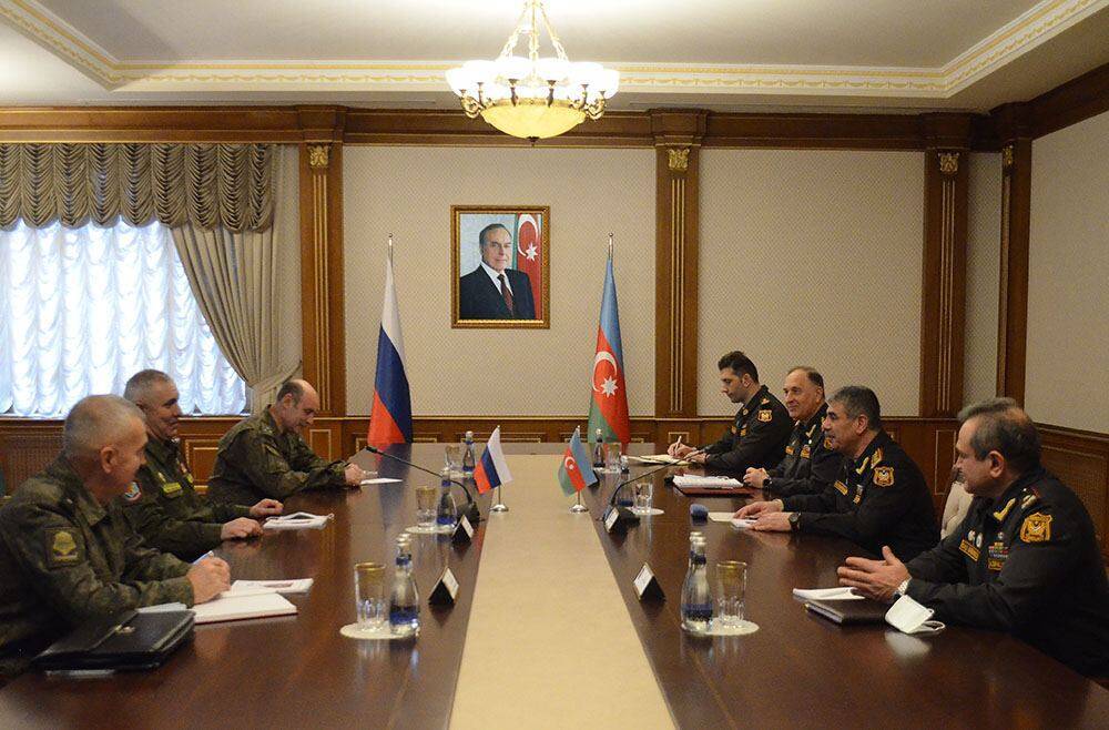 Министр обороны Азербайджана принял нового командующего российскими миротворцами