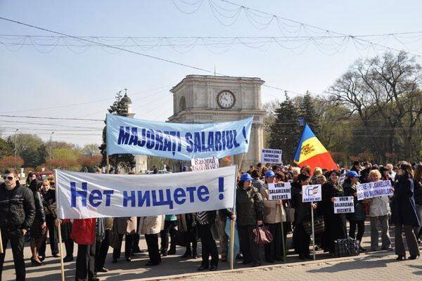 В Молдавии жизнь, как по Жванецкому — «население переодевается во все чистое»
