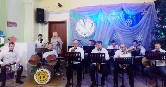 «Весёлые люди» подарили концерт духовой музыки жителям села Филипповка Кунгурского округа