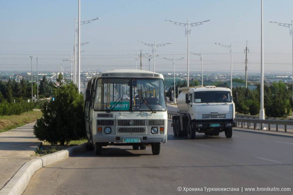 Владельцы частных микроавтобусов в Туркменистане должны получить лицензию на перевозки