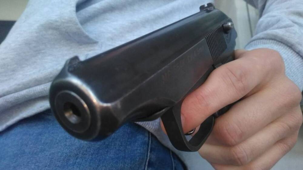 Житель Воронежа устроил конфликт со стрельбой возле караоке-бара