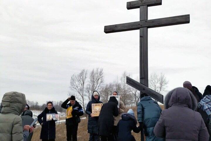 Крестный ход против коронавируса провели в Красноярске во время запрета на собрания