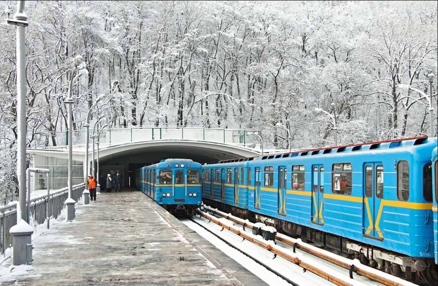 Стало известно, сколько киевлян встретили Новый год в метро