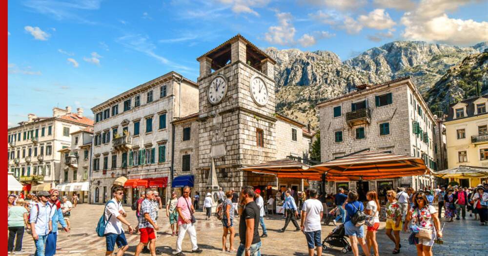 Черногория снова разрешила въезд не привитым от COVID-19 туристам