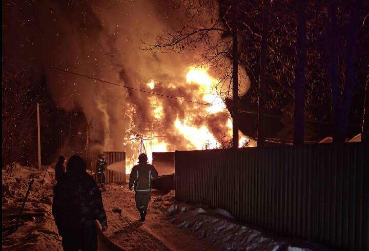 Короткое замыкание привело к моментальному возгоранию в частном доме в Выборгском районе