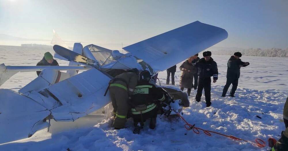 Два человека пострадали при крушении самолета в Алтайском крае