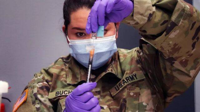 Военные врачи США разрабатывают «супервакцину» от всех возможных вариантов коронавируса сразу