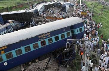 В Индии поезд слетел с рельсов: 9 человек погибли и больше 40 пострадали. ФОТО