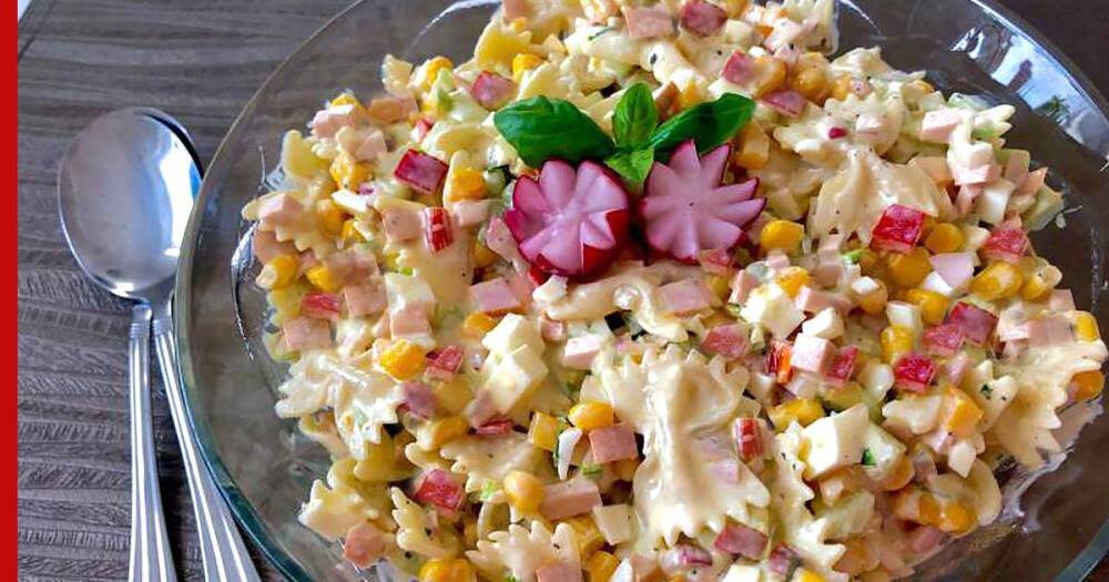 30 минут на кухне: салат с макаронами, сыром и кукурузой