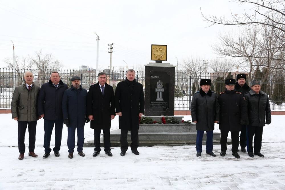 В Астрахани открыли памятник работникам областной прокуратуры
