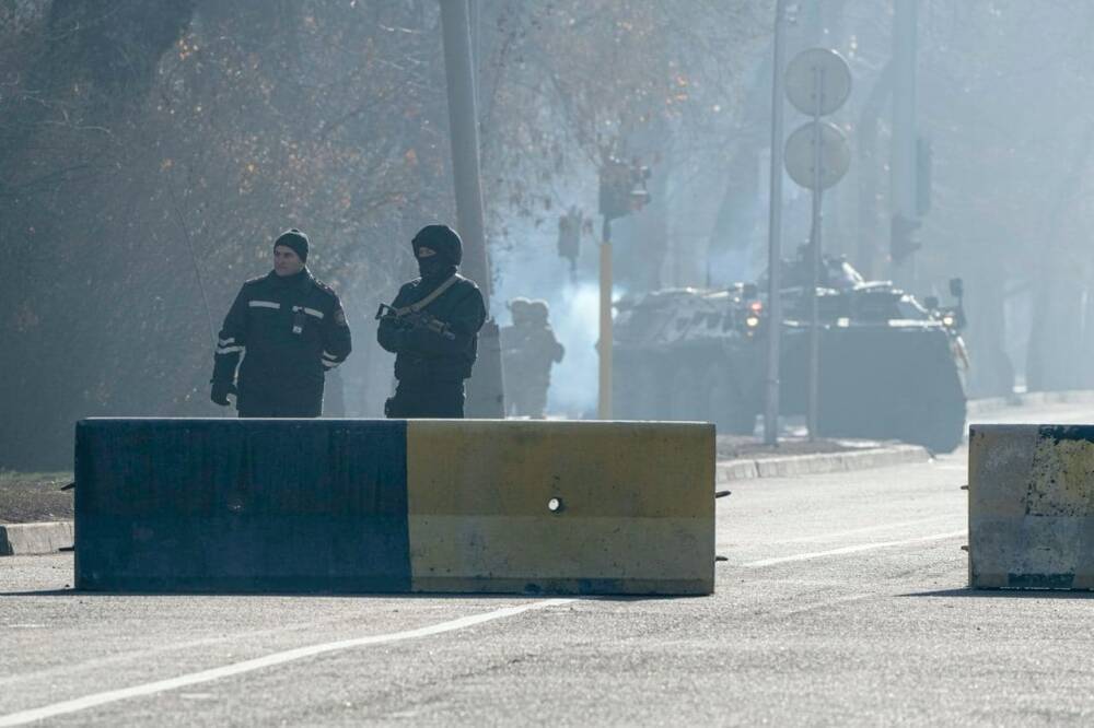 Отразили 27 попыток штурма: казахские полицейские рассказали, как обороняли департамент полиции в Алма-Ате - Русская семерка