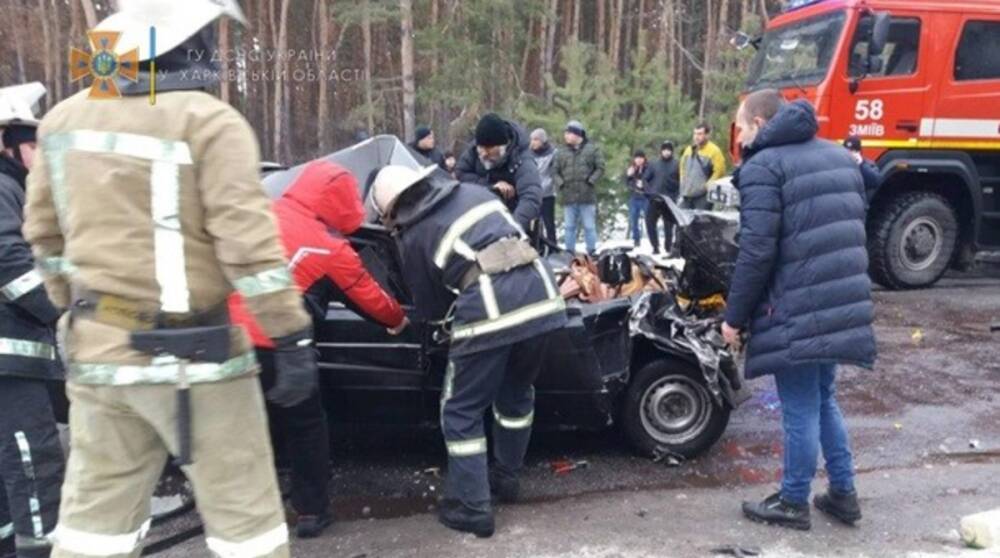 Под Харьковом произошло ДТП с участием пяти автомобилей, есть пострадавшие