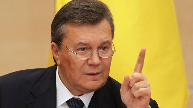 Курьез: Янукович требует вернуть ему статус президента Украины