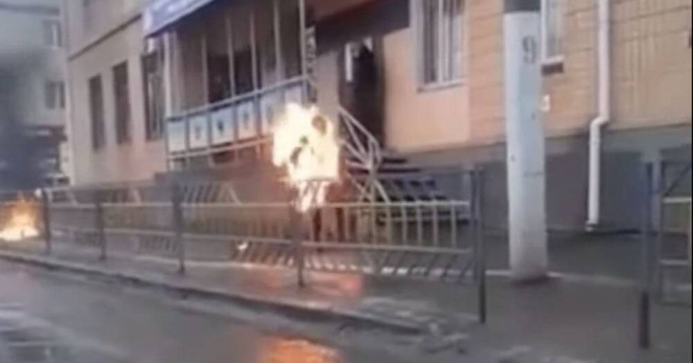 В Одесской области мужчина устроил акт самосожжения в центре города (видео)