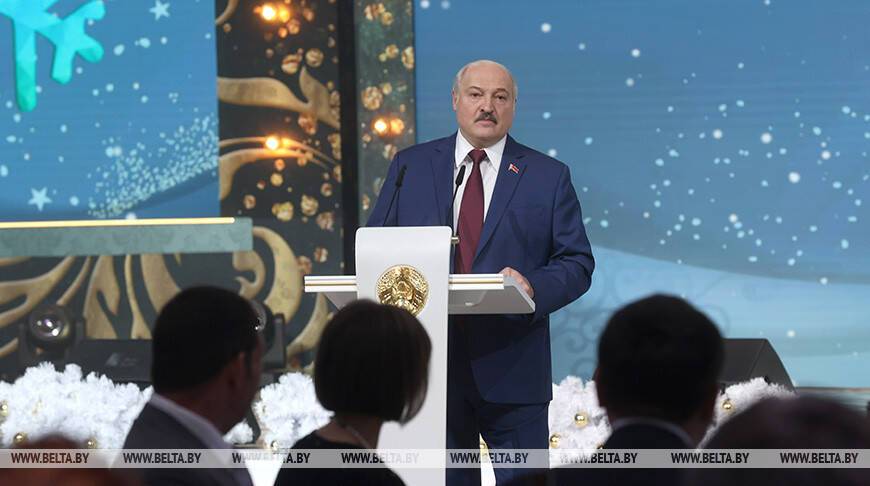 Лукашенко сравнил события в Беларуси и Казахстане: всю кашу заварили страны Запада