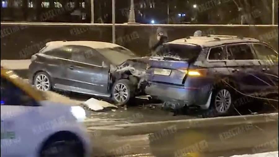 Семь машин столкнулись на Дмитровском шоссе в Москве
