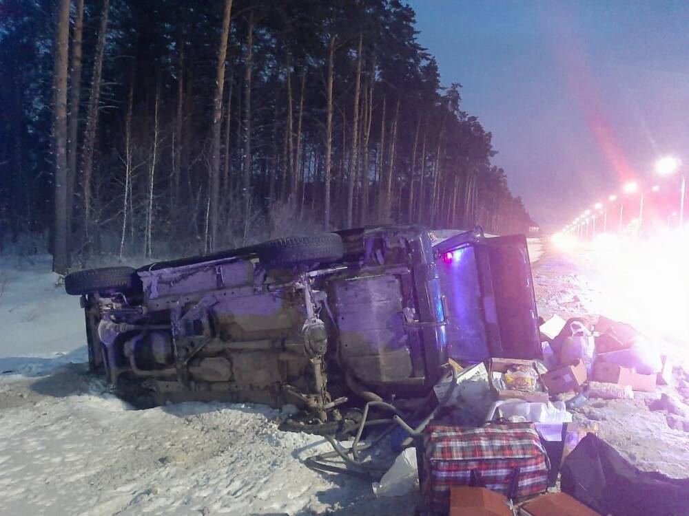 В Новосибирске водитель Jeep погиб после наезда на сугроб