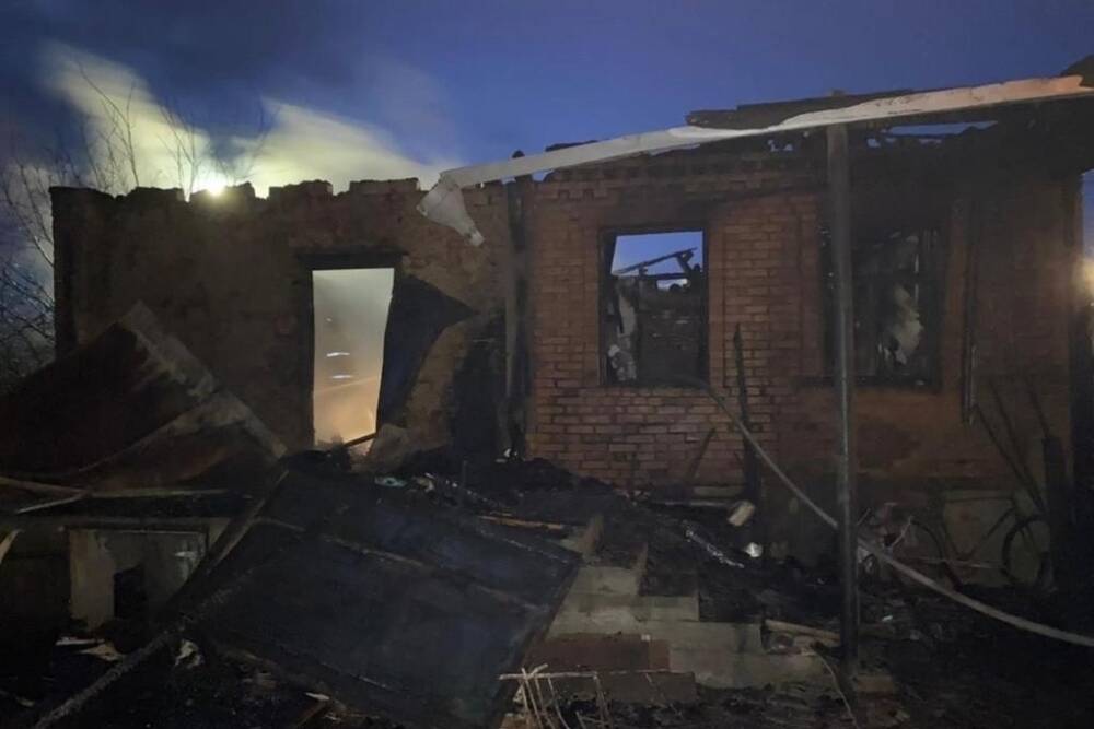 Пять человек погибли при пожаре в частном доме в Ростовской области