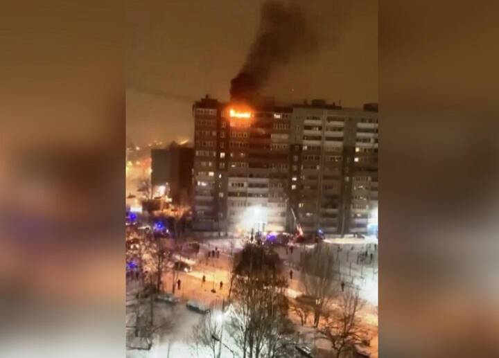Женщина выпала с балкона 12 этажа во время пожара в Екатеринбурге и погибла