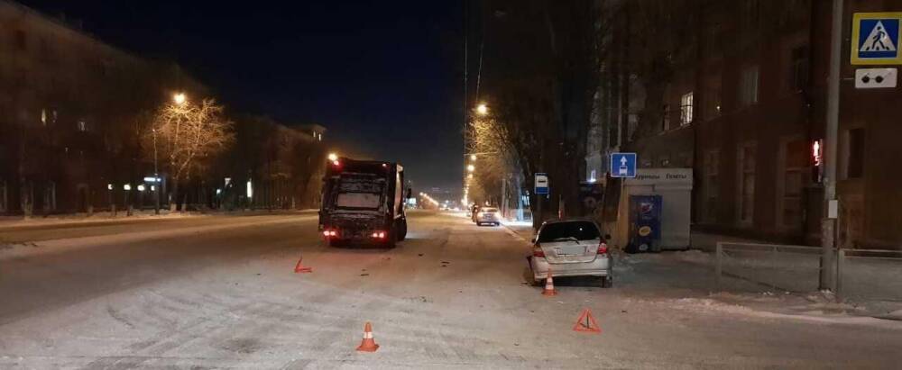 В Новосибирске две девушки и ребёнок пострадали в ДТП с КАМАЗом