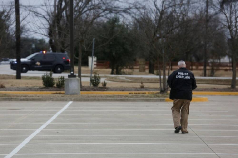 Полиция подтвердила смерть захватившего заложников в синагоге в Техасе